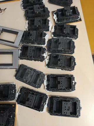 Interruptores y enchufes BTICINO dorados