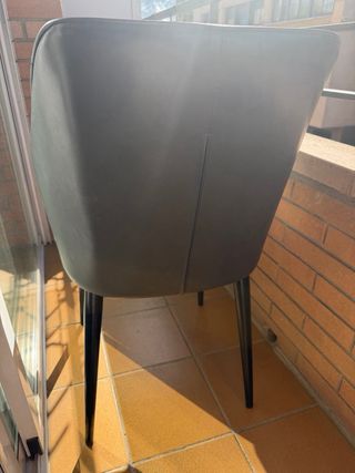 Silla gris de cuero
