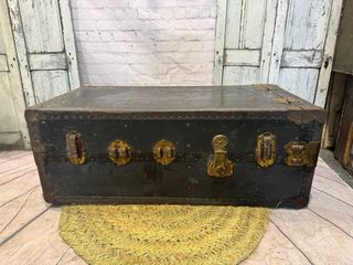 Maleta baúl antiguo cajones y perchas