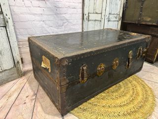 Maleta baúl antiguo cajones y perchas