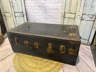Maleta baúl antiguo cajones y perchas