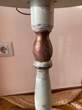 Mesa auxiliar restaurada verde y oro Shabby Chic