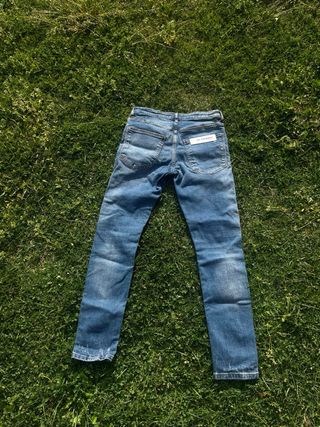 Vaqueros Zara con etiqueta y rotos