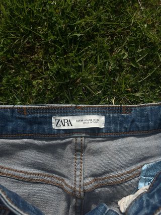 Vaqueros Zara con etiqueta y rotos