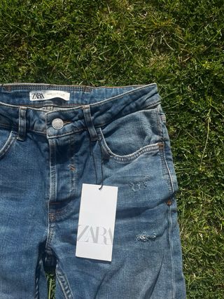 Vaqueros Zara con etiqueta y rotos