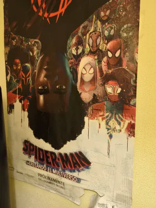 Póster gigante Spiderman Cruzando el Multiverso