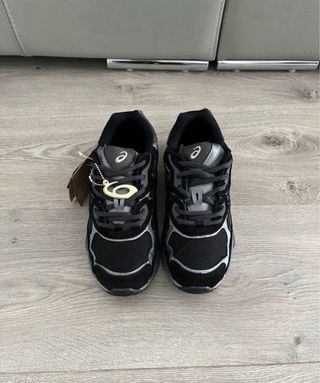 ASICS Gel NYC Zapatillas Negras y Grises