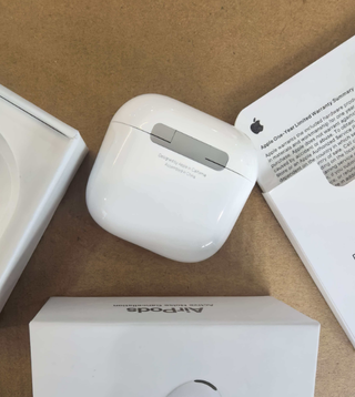 Apple AirPods 4 ANC
