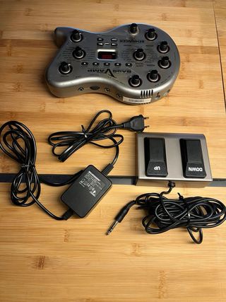 Behringer Bass V-Amp Multiefectos Bajo eléctrico