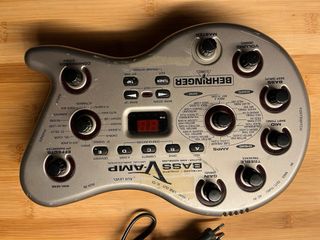 Behringer Bass V-Amp Multiefectos Bajo eléctrico