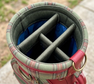 Borsa da golf elegante con design a quadri in rosso e verde