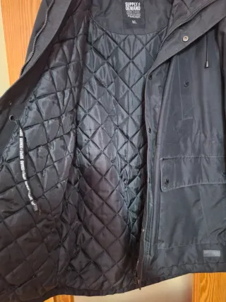 Abrigo Supply & Demand Negro Talla XL