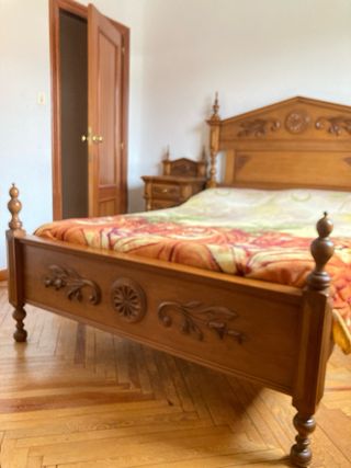 Cómoda, cama y 2 mesitas de noche