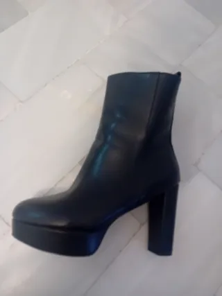 Botas tacón negras talla 41 / UK 8