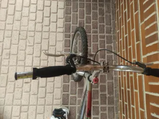 Bicicleta BMX argentata