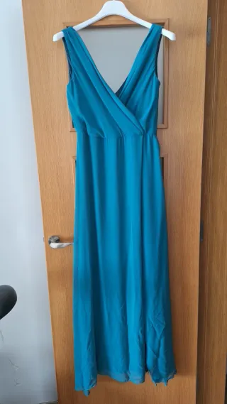 Vestido largo verde azulado con raja lateral