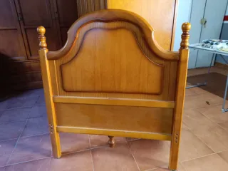 Armario de madera de pino