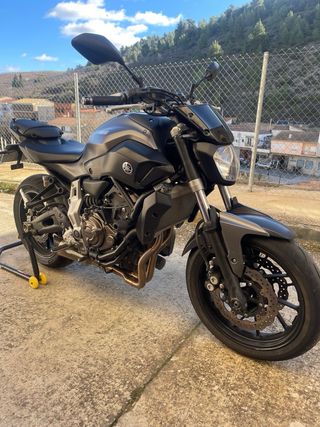 Yamaha MT-07 Negra y Gris