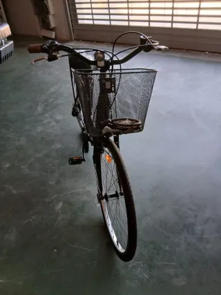 Bicicleta Moma City Classic 28” impecable con cesto