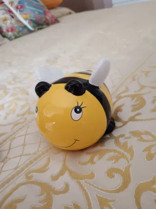 Salvadanaio a forma di ape