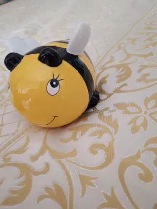 Salvadanaio a forma di ape