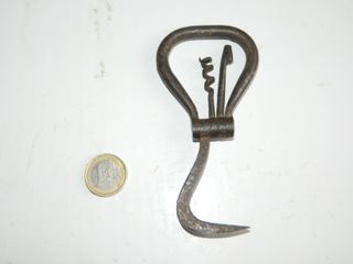 Antico cavatappi multifunzione ad arco