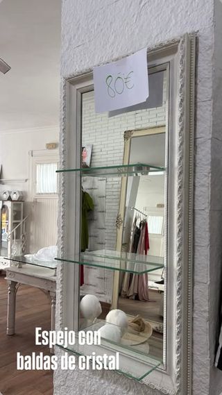 Espejo con baldas de cristal 80€