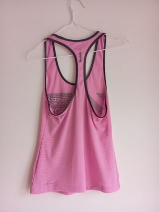 Camiseta Reebok negra o rosa