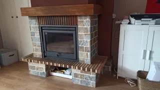 Chimenea decorativa piedra, ladrillo visto madera