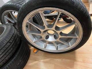 Llantas 17 4x100 con neumáticos