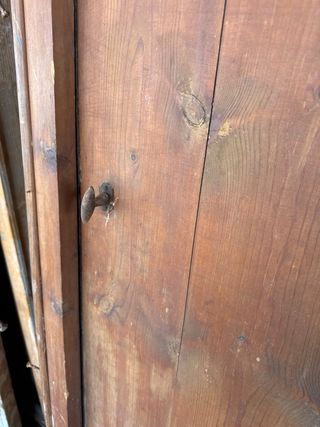 Puerta antigua de madera de una hoja