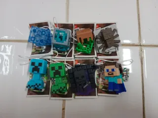 8 Figuras Kinder Minecraft