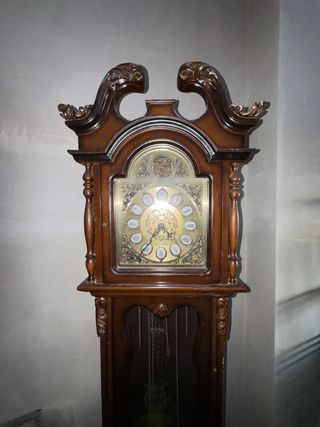 Reloj de pie antiguo madera