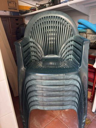 6 sillas de exterior apilables de resina