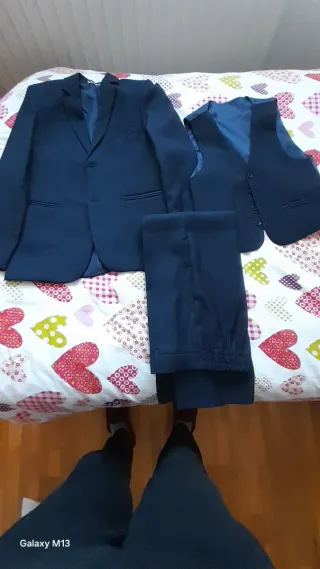 Traje de niño azul marino, 3 piezas, talla 10