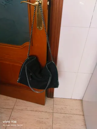 Bolso de mano con cadena
