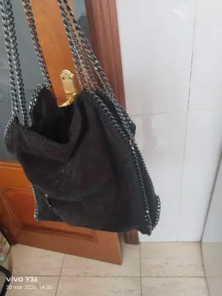 Bolso de mano con cadena