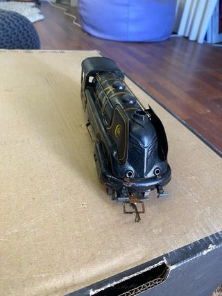 Máquina de tren antigua de hojalata