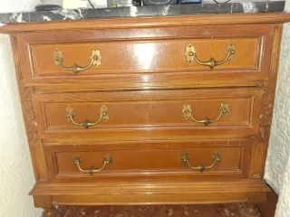 Dormitorio antiguo madera y mármol