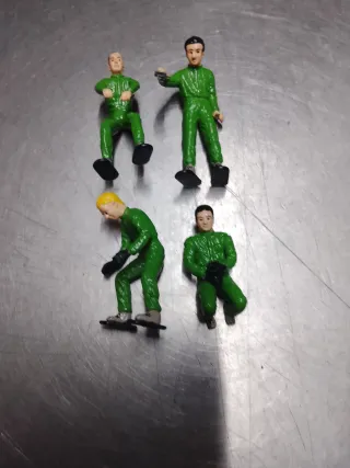 Lote 4 figuras Scalextric rally mecánico taller