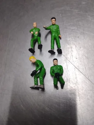 Lote 4 figuras Scalextric rally mecánico taller