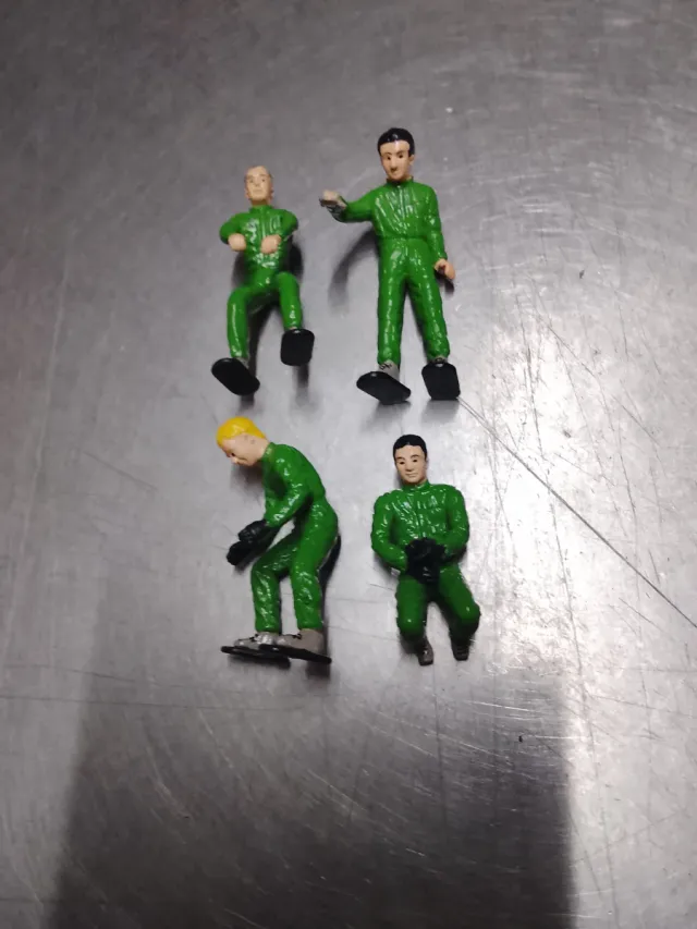 Lote 4 figuras Scalextric rally mecánico taller