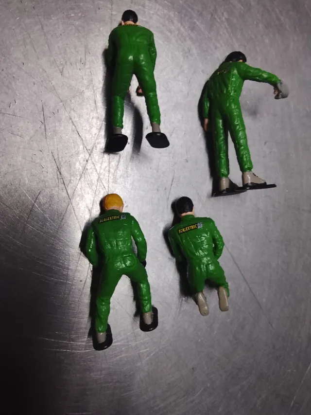 Lote 4 figuras Scalextric rally mecánico taller