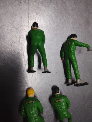 Lote 4 figuras Scalextric rally mecánico taller