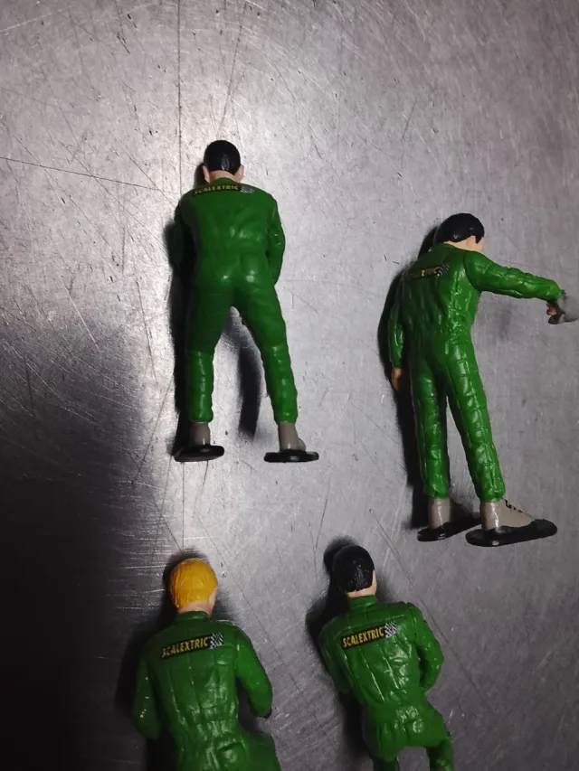 Lote 4 figuras Scalextric rally mecánico taller