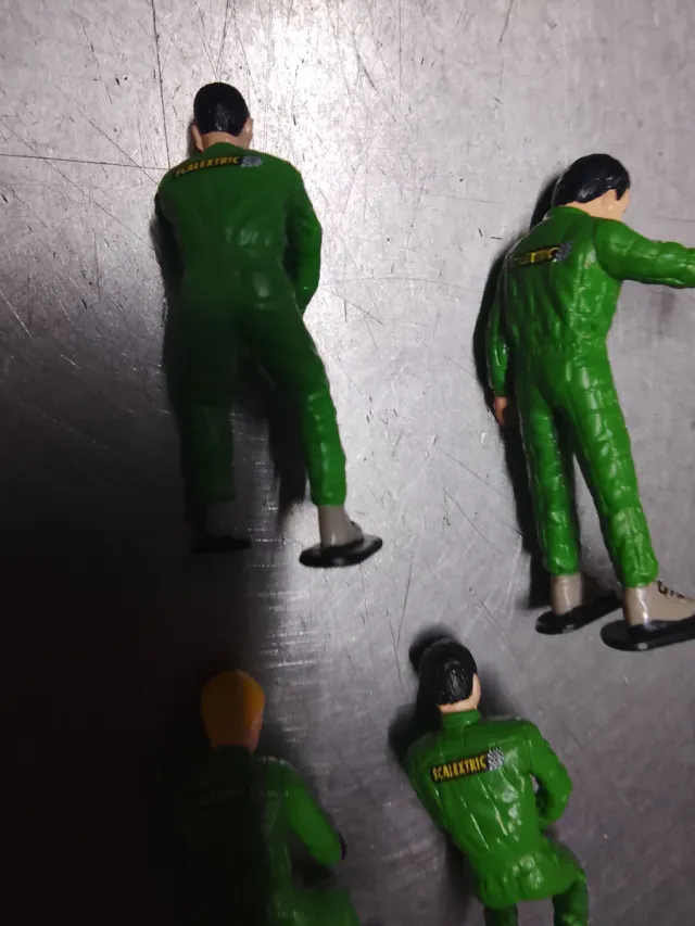 Lote 4 figuras Scalextric rally mecánico taller