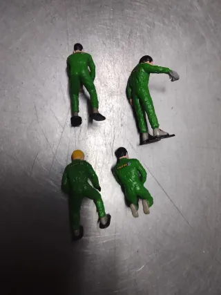 Lote 4 figuras Scalextric rally mecánico taller