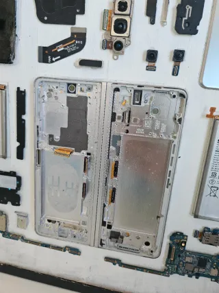 Samsung Galaxy Z Fold 3 Desmontado