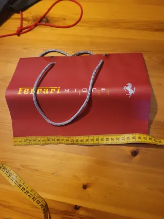 Sacchetto regalo Ferrari Store rosso