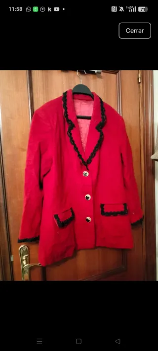 Chaqueta vintage roja con encaje negro
